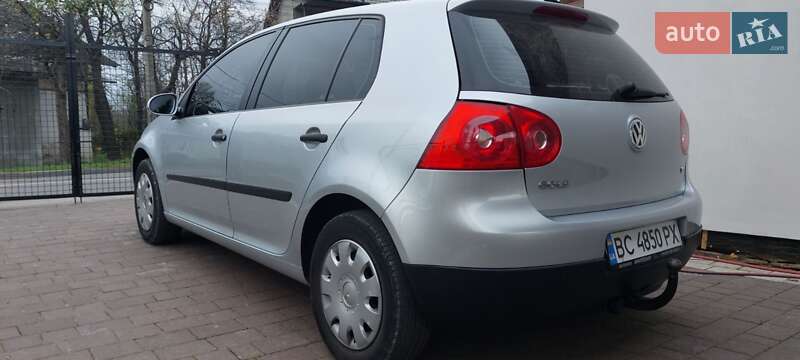 Хетчбек Volkswagen Golf 2004 в Бориславі