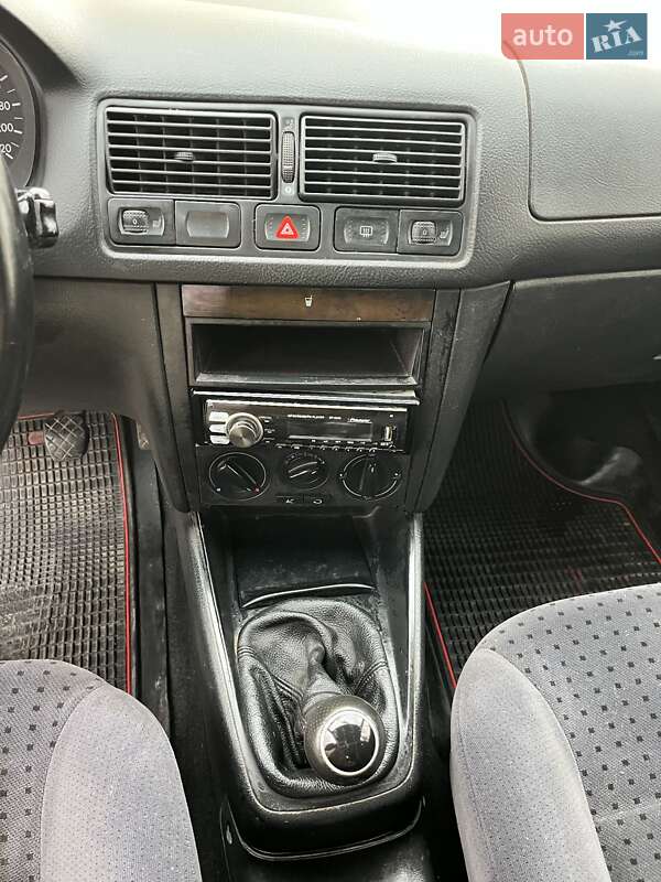 Хетчбек Volkswagen Golf 1998 в Ковелі