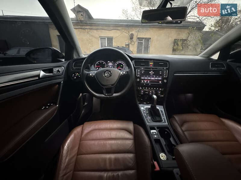 Хэтчбек Volkswagen Golf 2014 в Одессе