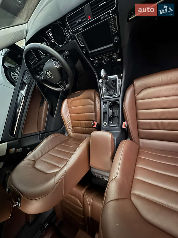 Хэтчбек Volkswagen Golf 2014 в Одессе