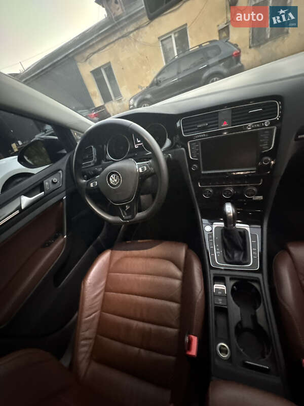 Хэтчбек Volkswagen Golf 2014 в Одессе