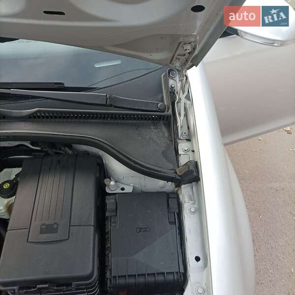 Універсал Volkswagen Golf 2009 в Житомирі