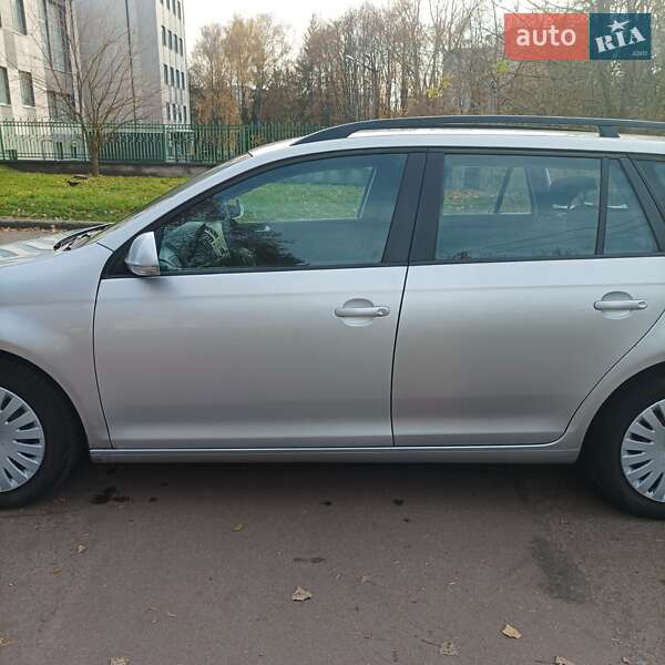 Універсал Volkswagen Golf 2009 в Житомирі