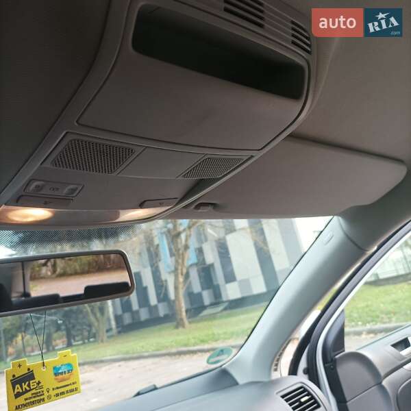 Універсал Volkswagen Golf 2009 в Житомирі