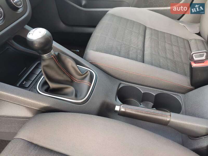 Хэтчбек Volkswagen Golf 2006 в Ковеле