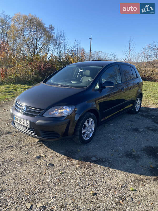 Хэтчбек Volkswagen Golf 2005 в Косове