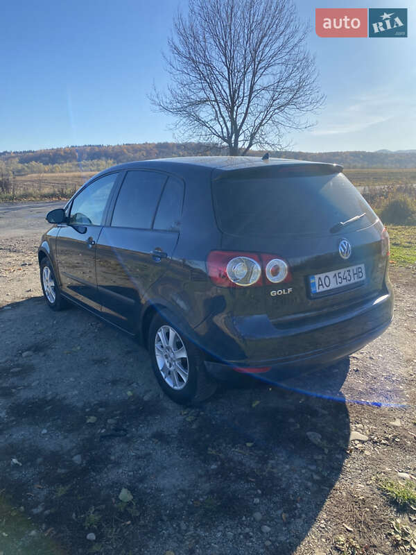 Хэтчбек Volkswagen Golf 2005 в Косове