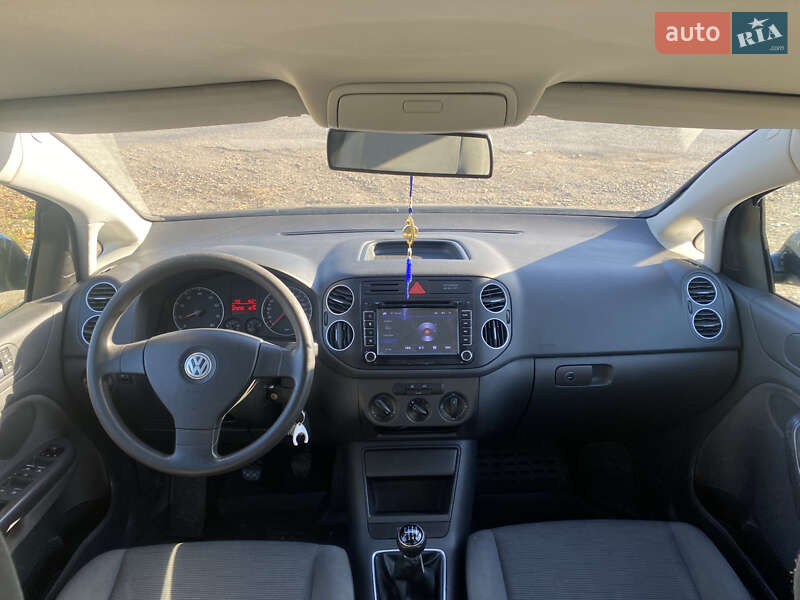 Хэтчбек Volkswagen Golf 2005 в Косове