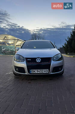 Хетчбек Volkswagen Golf 2006 в Рівному