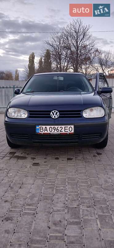 Хэтчбек Volkswagen Golf 2003 в Кропивницком