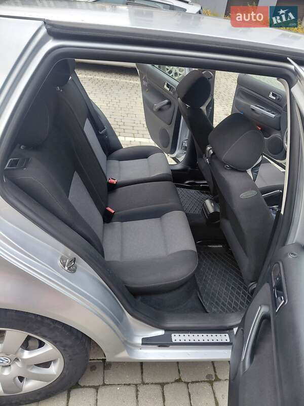 Хэтчбек Volkswagen Golf 2002 в Ивано-Франковске