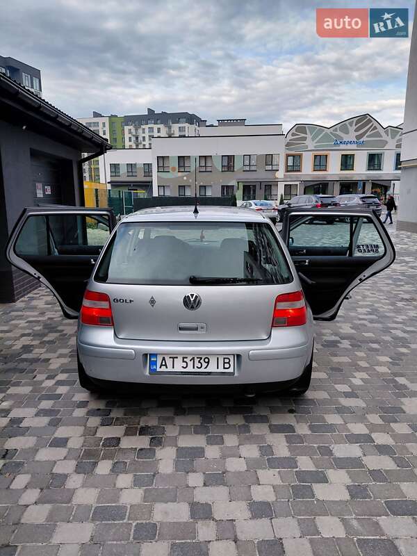 Хэтчбек Volkswagen Golf 2002 в Ивано-Франковске