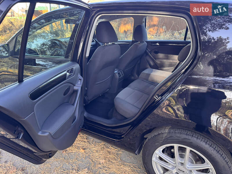 Хэтчбек Volkswagen Golf 2011 в Виннице