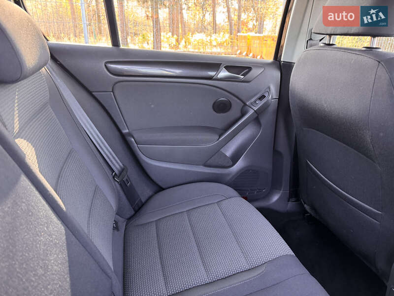 Хэтчбек Volkswagen Golf 2011 в Виннице