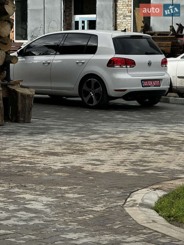 Хэтчбек Volkswagen Golf 2009 в Луцке