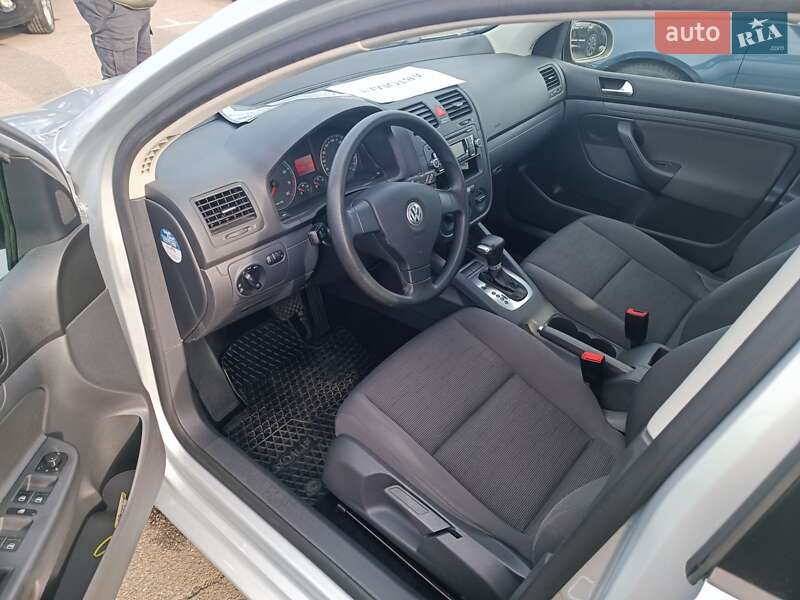 Хэтчбек Volkswagen Golf 2009 в Киеве