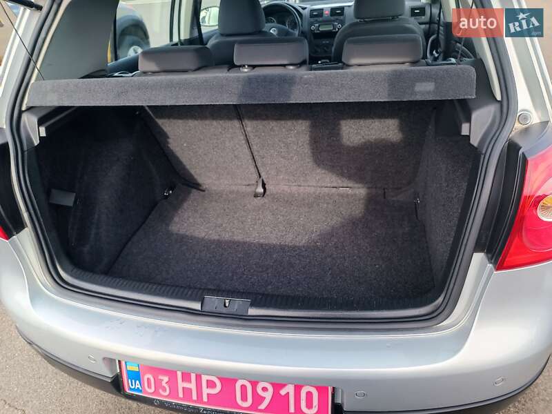 Хэтчбек Volkswagen Golf 2009 в Киеве