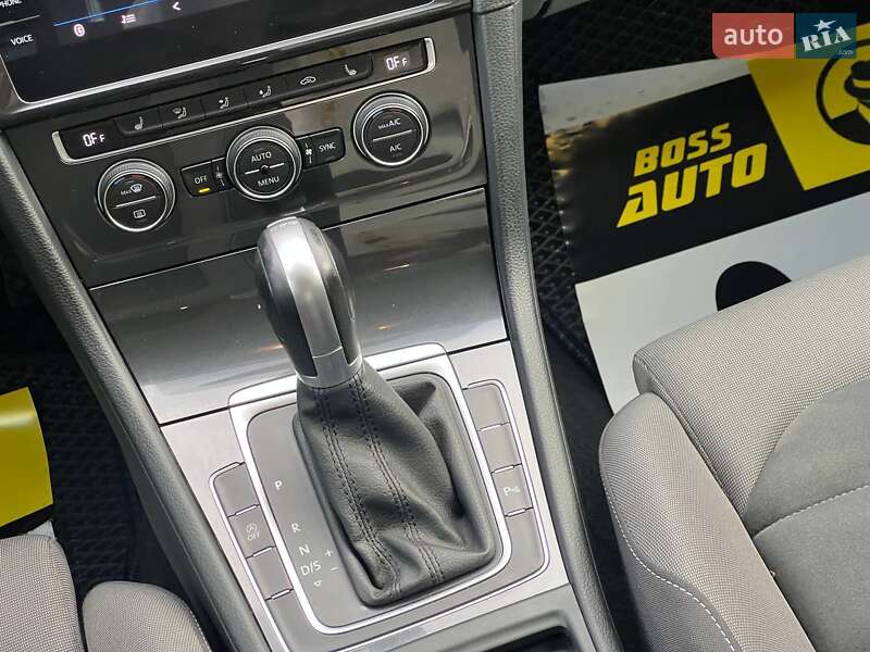 Хэтчбек Volkswagen Golf 2019 в Ивано-Франковске