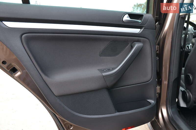 Универсал Volkswagen Golf 2012 в Луцке