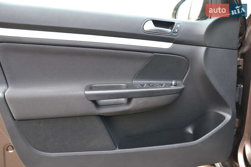 Универсал Volkswagen Golf 2012 в Луцке