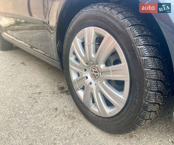 Хэтчбек Volkswagen Golf 2005 в Ромнах