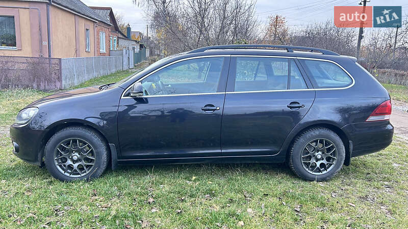 Универсал Volkswagen Golf 2010 в Сумах