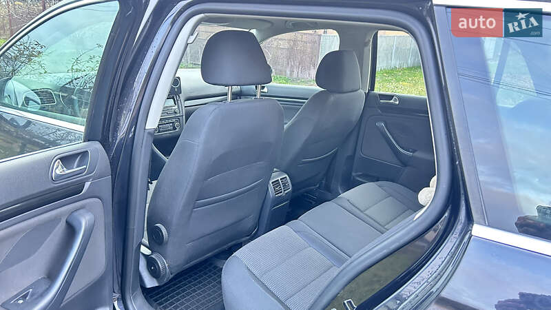 Универсал Volkswagen Golf 2010 в Сумах