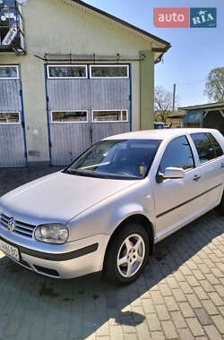 Хетчбек Volkswagen Golf 2002 в Рівному