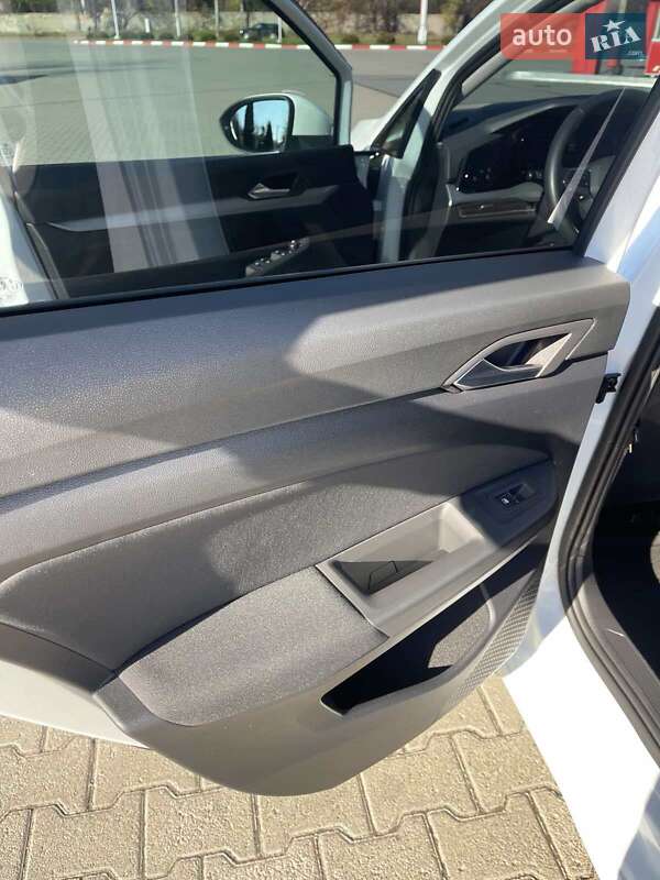 Хэтчбек Volkswagen Golf 2021 в Черновцах