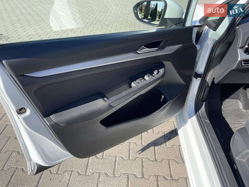 Хэтчбек Volkswagen Golf 2021 в Черновцах