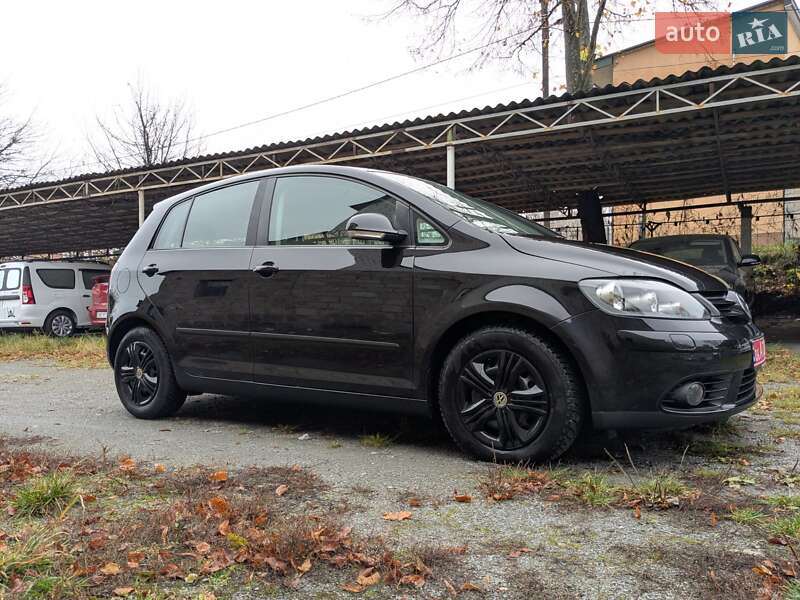 Хэтчбек Volkswagen Golf 2005 в Звягеле