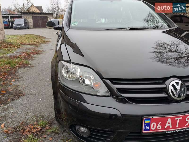 Хэтчбек Volkswagen Golf 2005 в Звягеле