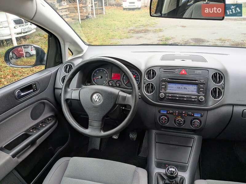 Хэтчбек Volkswagen Golf 2005 в Звягеле