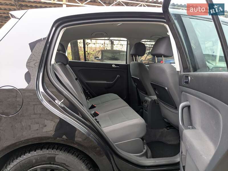 Хэтчбек Volkswagen Golf 2005 в Звягеле