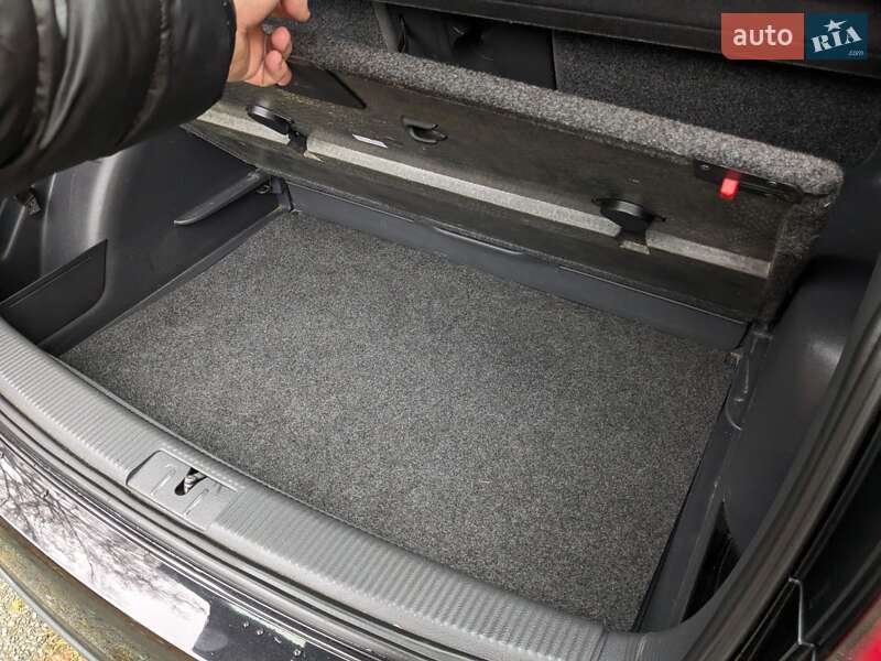 Хэтчбек Volkswagen Golf 2005 в Звягеле