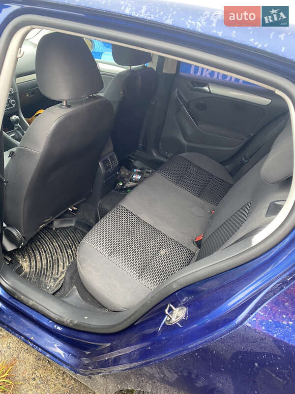 Хэтчбек Volkswagen Golf 2010 в Виннице