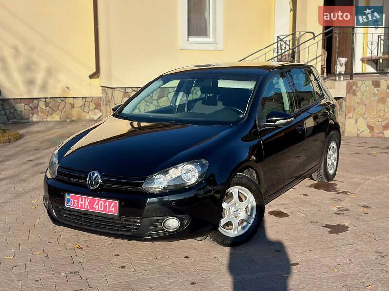 Хэтчбек Volkswagen Golf 2010 в Луцке