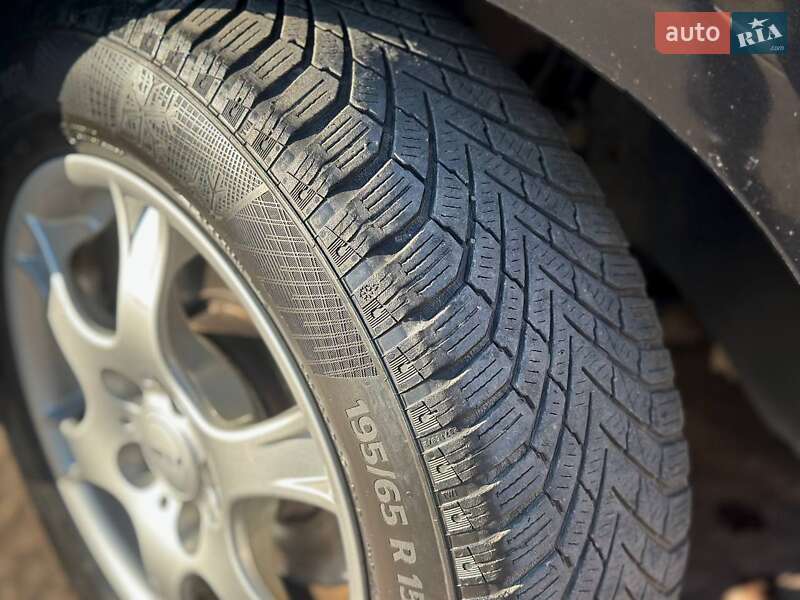 Хэтчбек Volkswagen Golf 2010 в Луцке