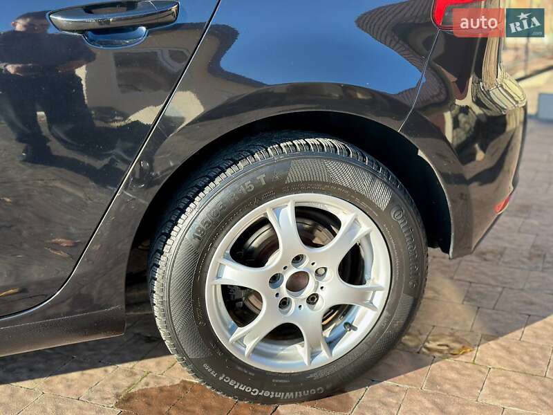 Хэтчбек Volkswagen Golf 2010 в Луцке