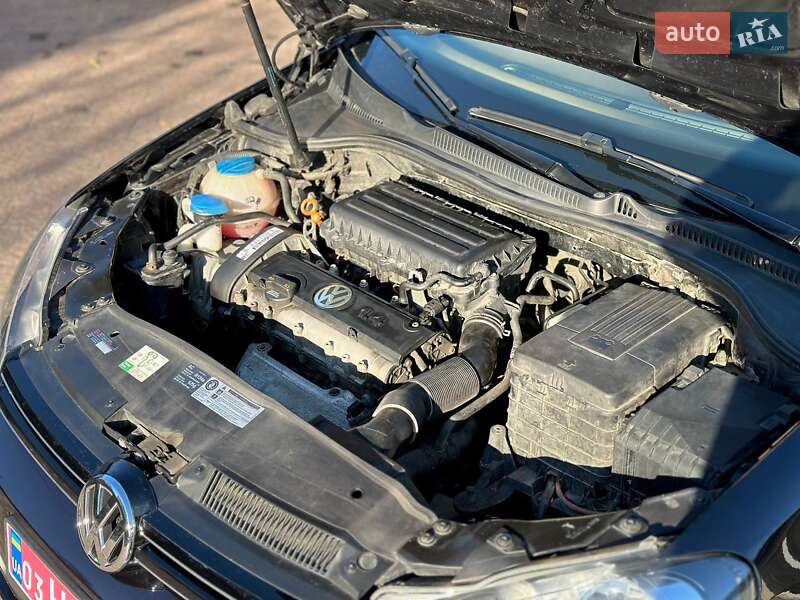 Хэтчбек Volkswagen Golf 2010 в Луцке