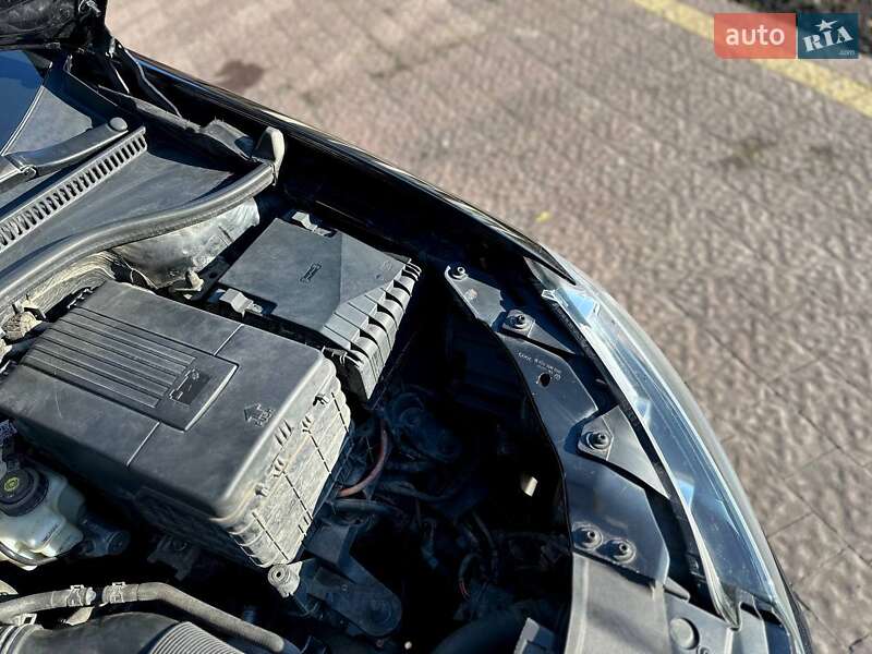 Хэтчбек Volkswagen Golf 2010 в Луцке