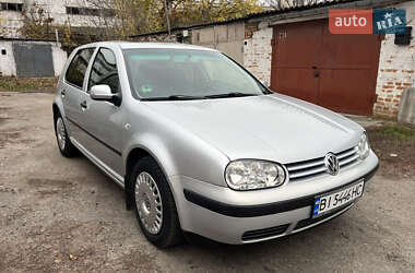 Хэтчбек Volkswagen Golf 2002 в Миргороде