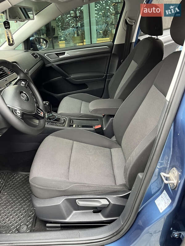 Хэтчбек Volkswagen Golf 2013 в Хмельницком