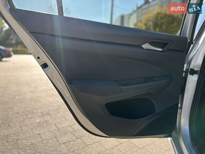 Универсал Volkswagen Golf 2021 в Калуше