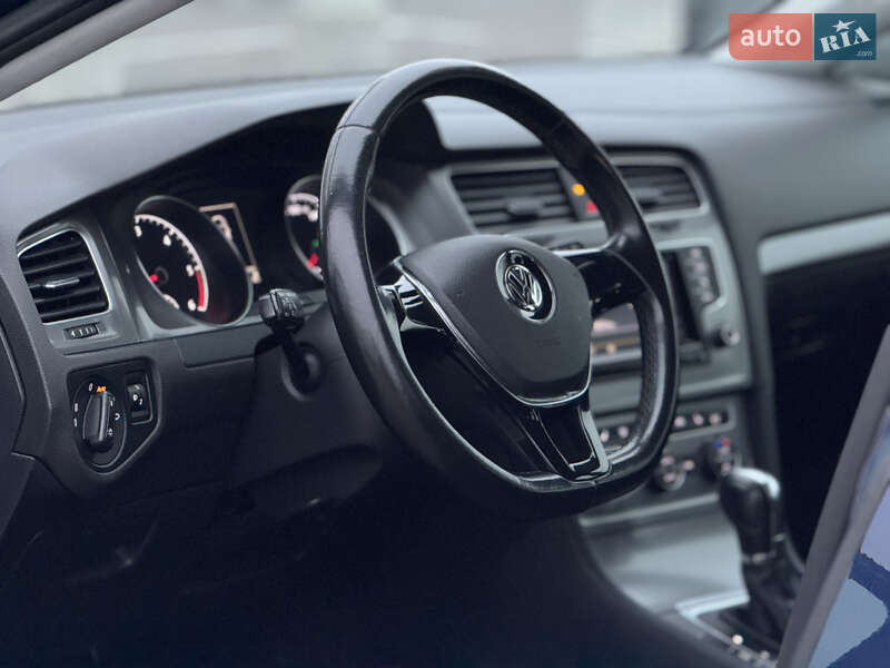 Универсал Volkswagen Golf 2013 в Киеве