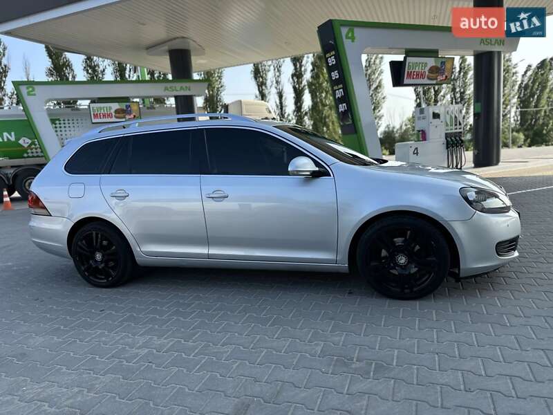 Универсал Volkswagen Golf 2010 в Хмельницком