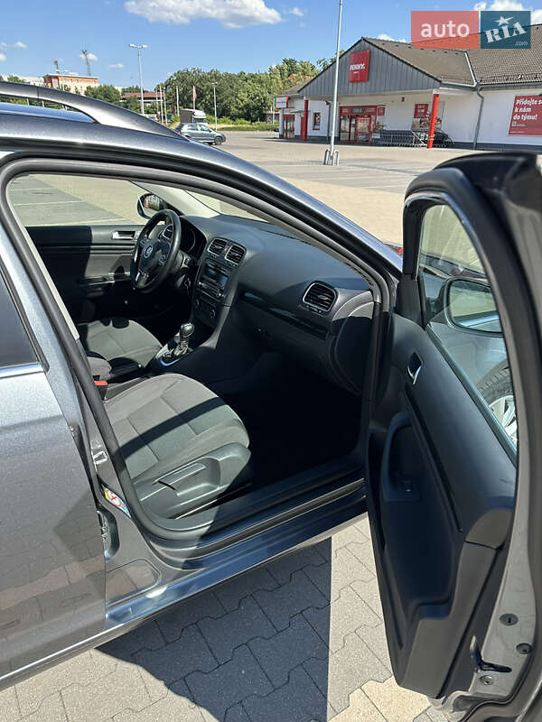 Универсал Volkswagen Golf 2012 в Киеве