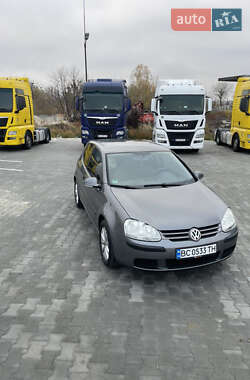 Хетчбек Volkswagen Golf 2005 в Львові