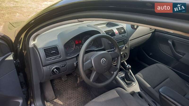Хэтчбек Volkswagen Golf 2004 в Конотопе