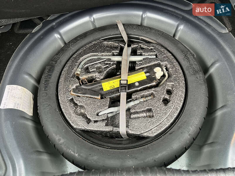 Хэтчбек Volkswagen Golf 2005 в Киеве